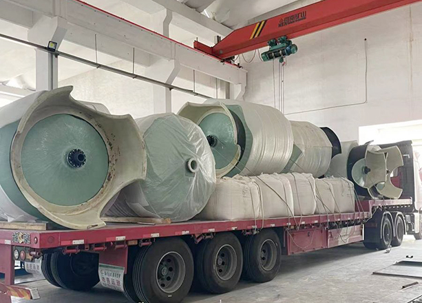 6套玻璃鋼罐石英砂過濾器已全部裝車，發(fā)貨浙江衢州！