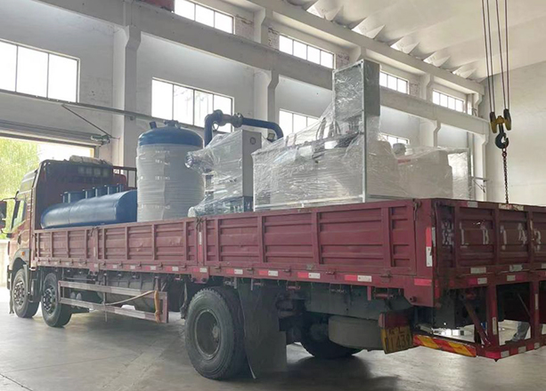 江蘇蘇州整車直達(dá)-分、集水器2臺+全自動加藥裝置2套+定壓補(bǔ)水機(jī)組1套+板式換熱機(jī)組1套